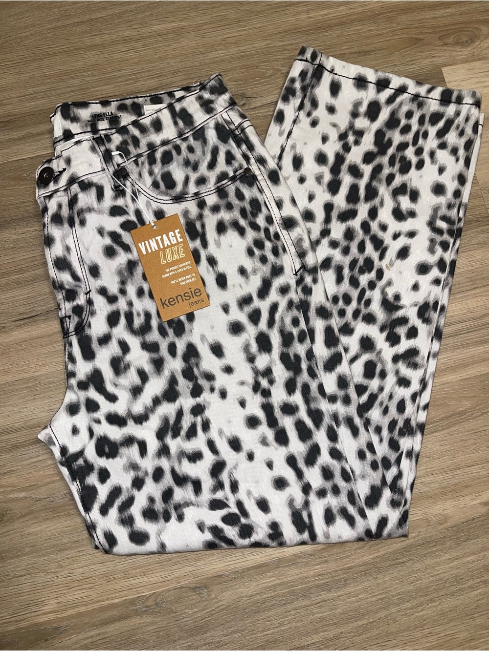 NWT Kensie Vintage Luxe The Ella High Rise Straight Jeans - Leopard Print